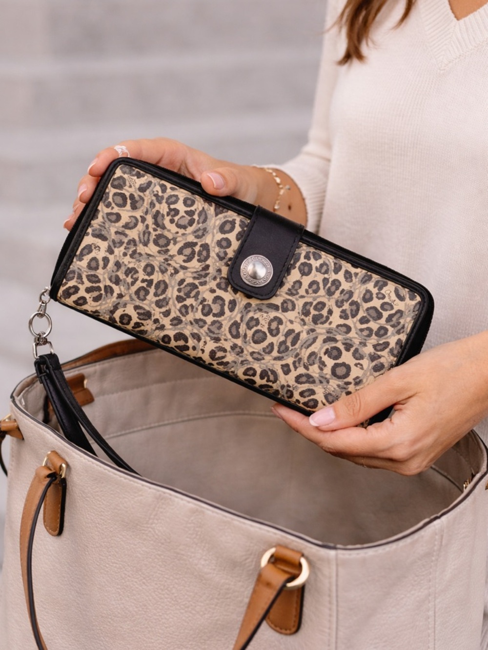 Coach Brown Black Leopard Signature Wallet Zip Around Clutch - Picture 3 of 11